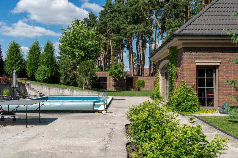 Climate-Smart Pool Coverage: A Regional Bracket Selection Guide for US Pool Owners in 2024